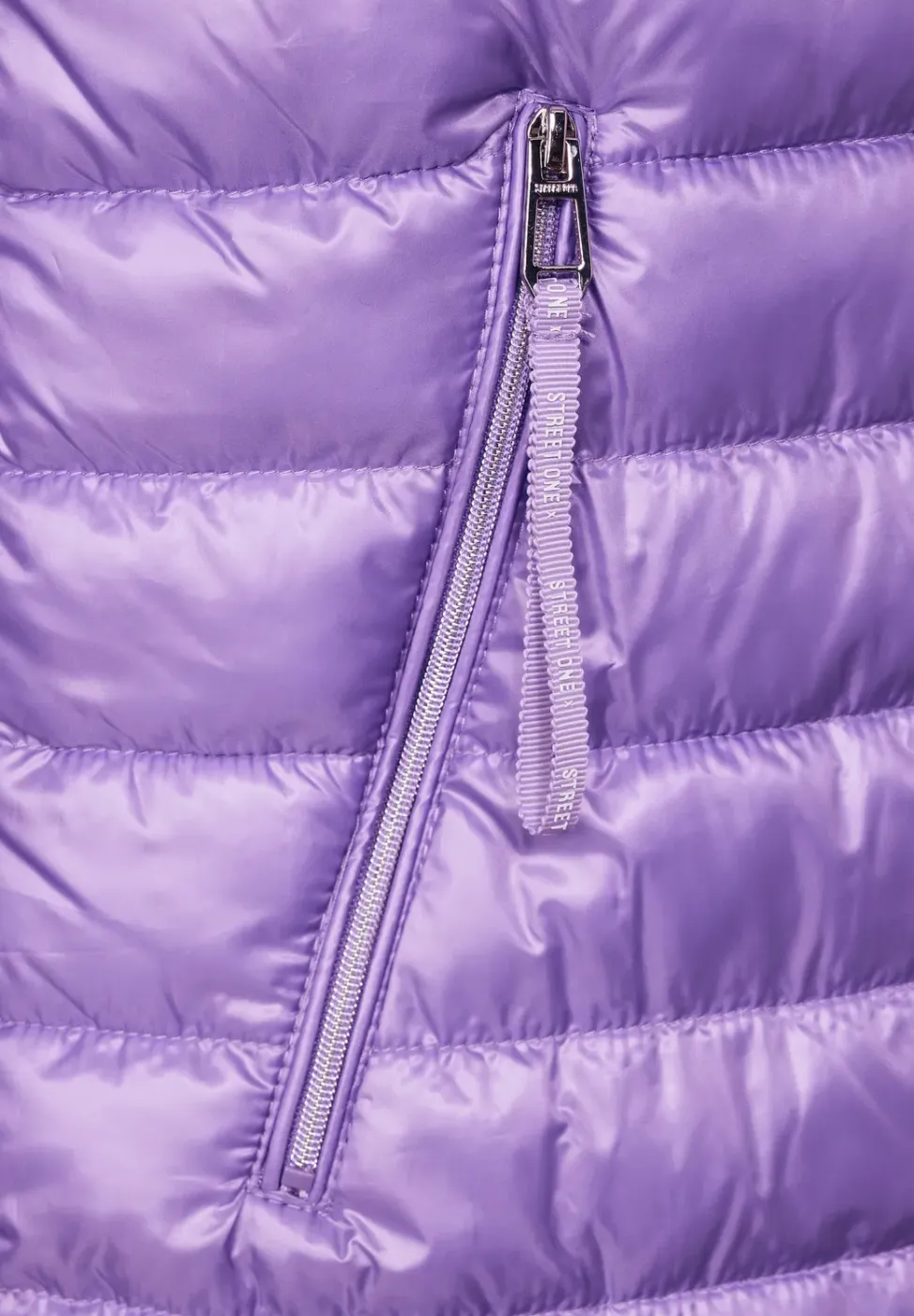 Lange gewatteerde bodywarmer met capuchon