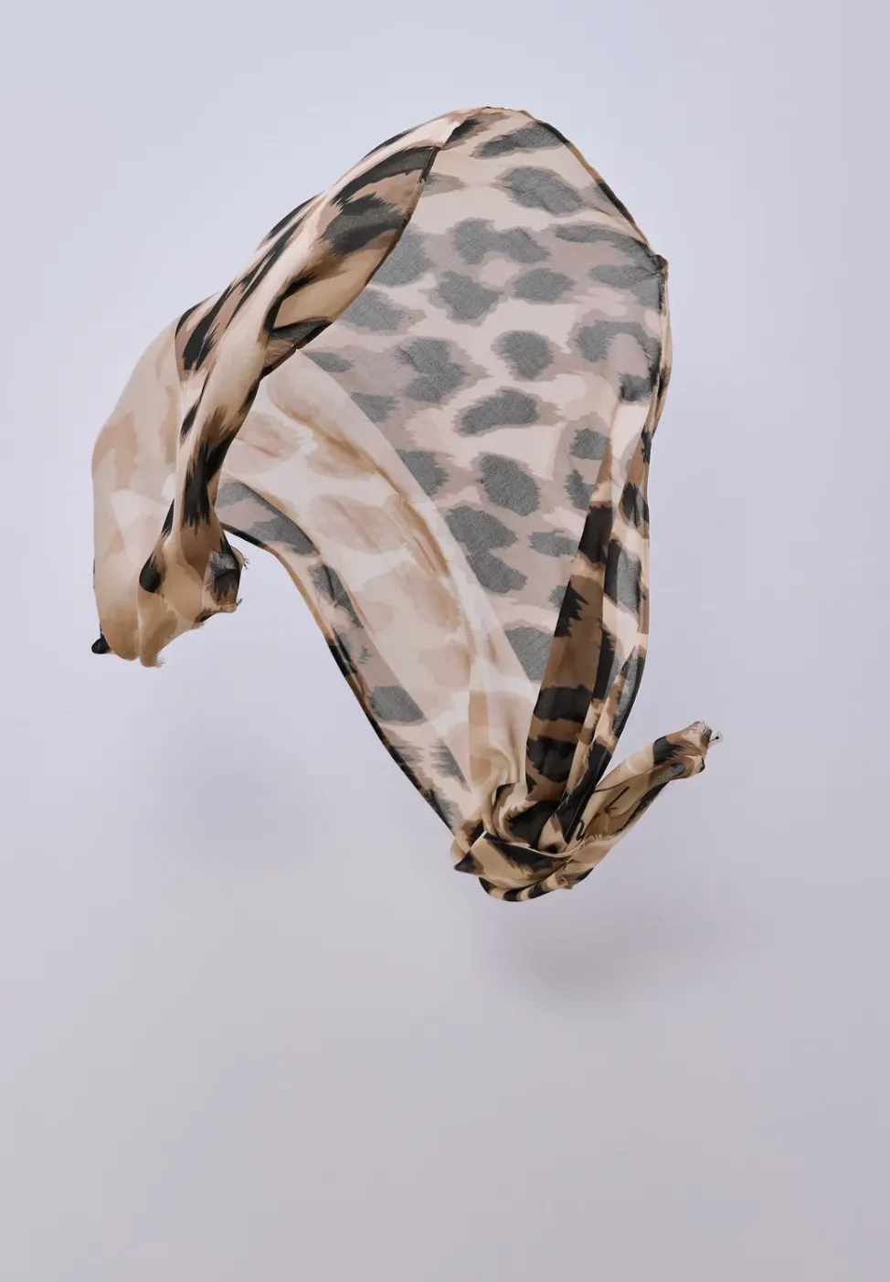 Lange sjaal met leopatroon