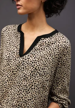 Leo blouse met gespleten hals