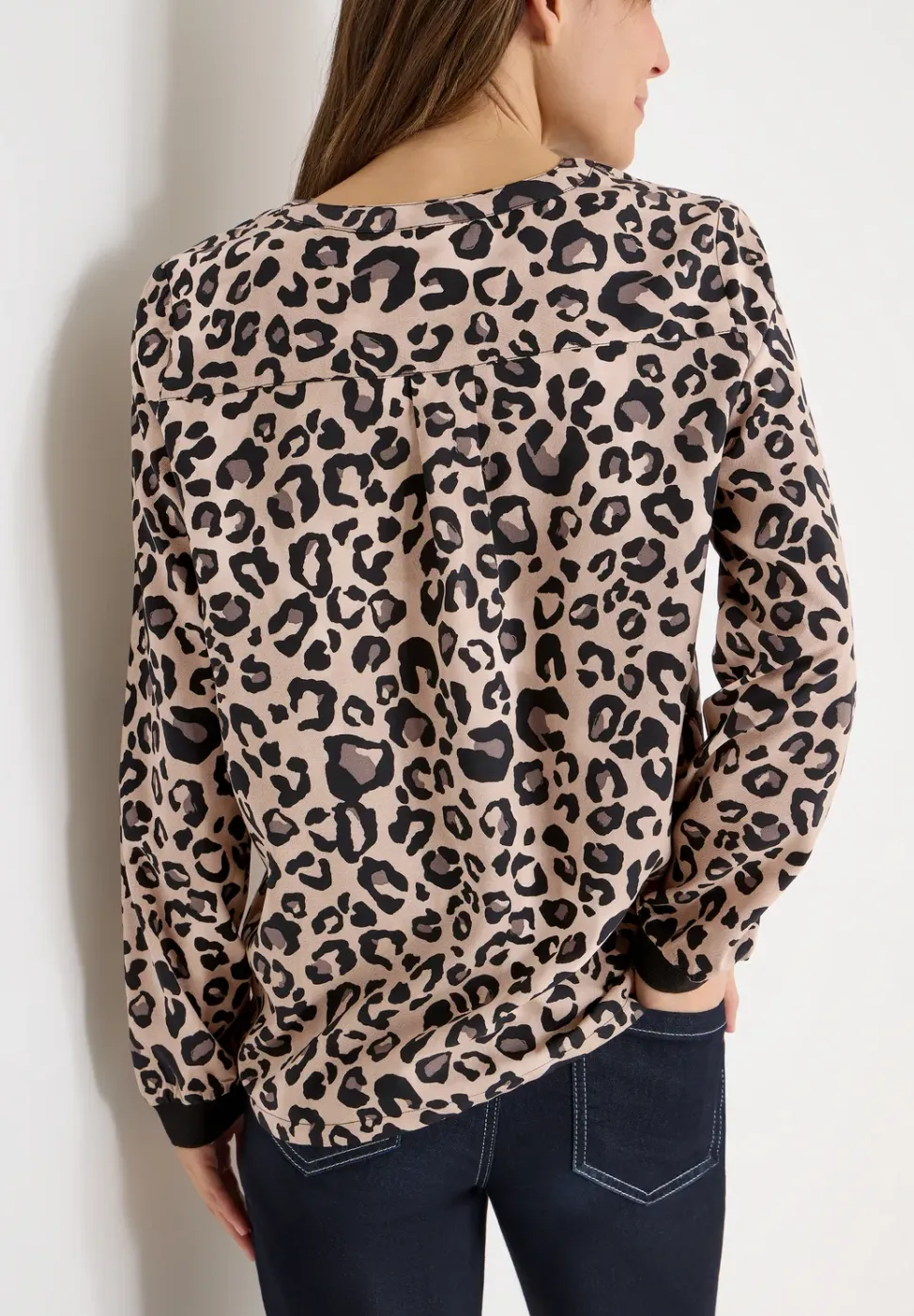 Leo blouse met gespleten hals