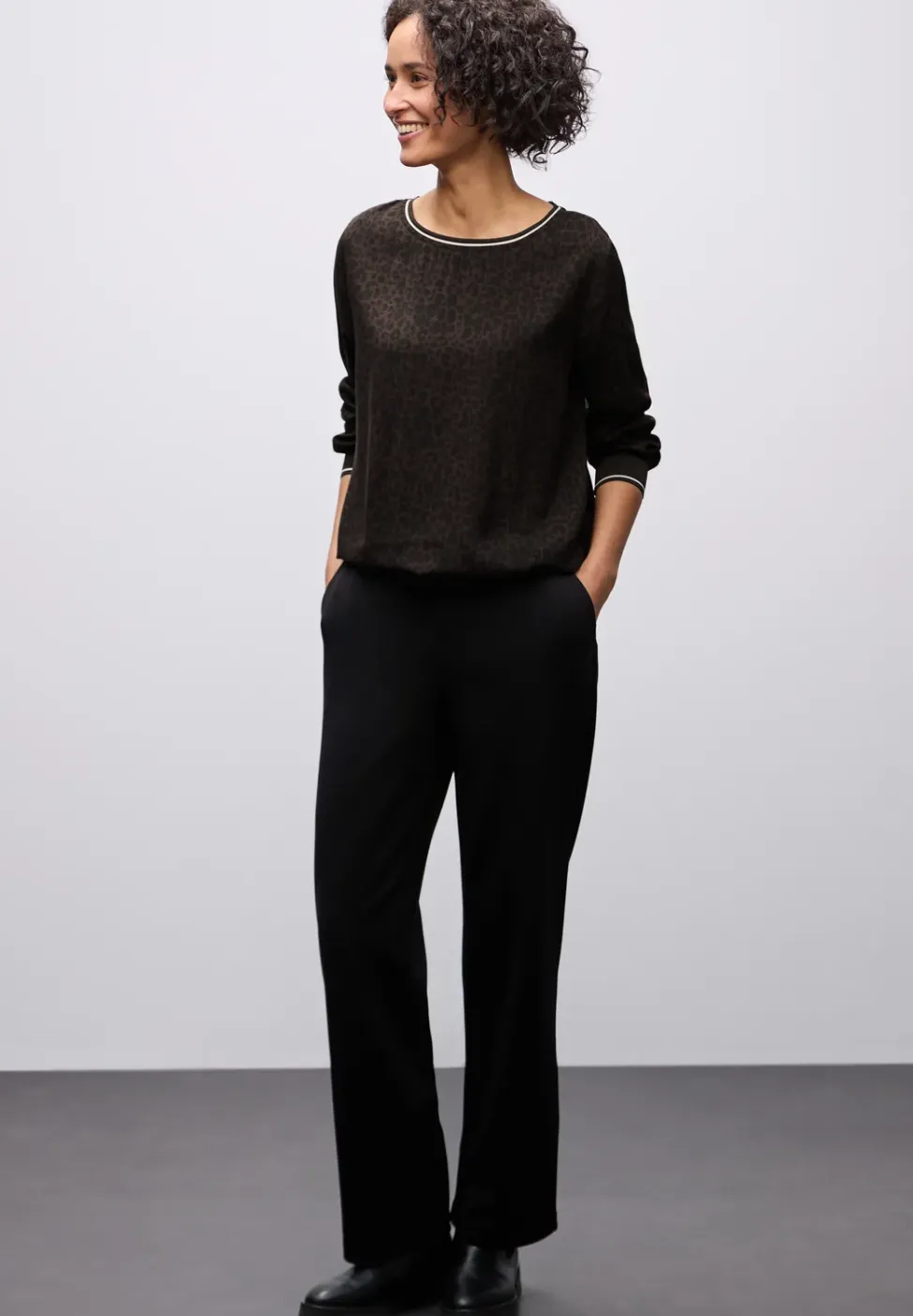 Leo blouse met taping details