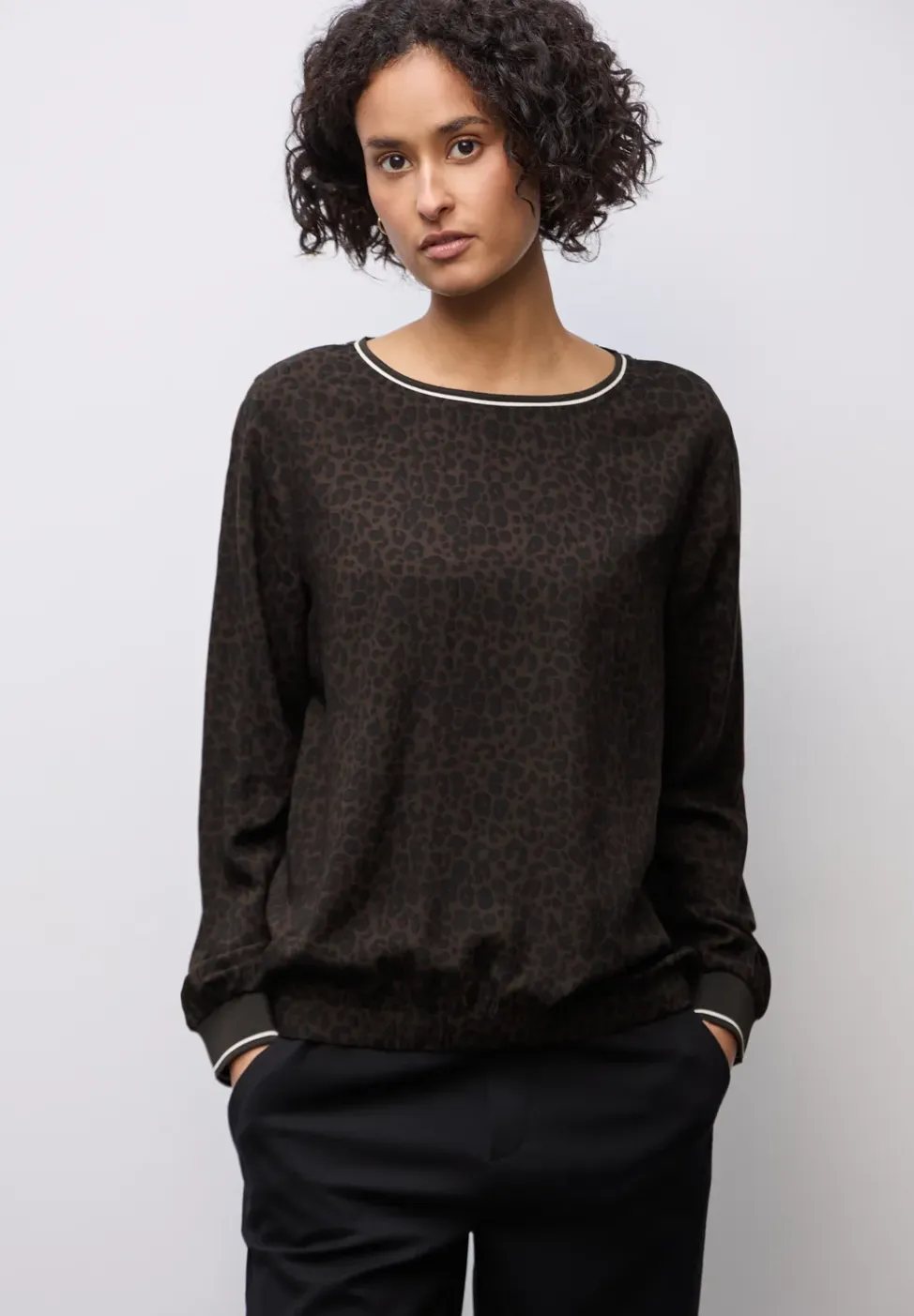 Leo blouse met taping details
