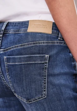 Low Waist Slim Legs jeans in casual fit