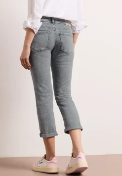 Low Waist Slim Legs jeans in casual fit