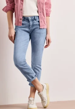 Low Waist Slim Legs jeans in casual fit