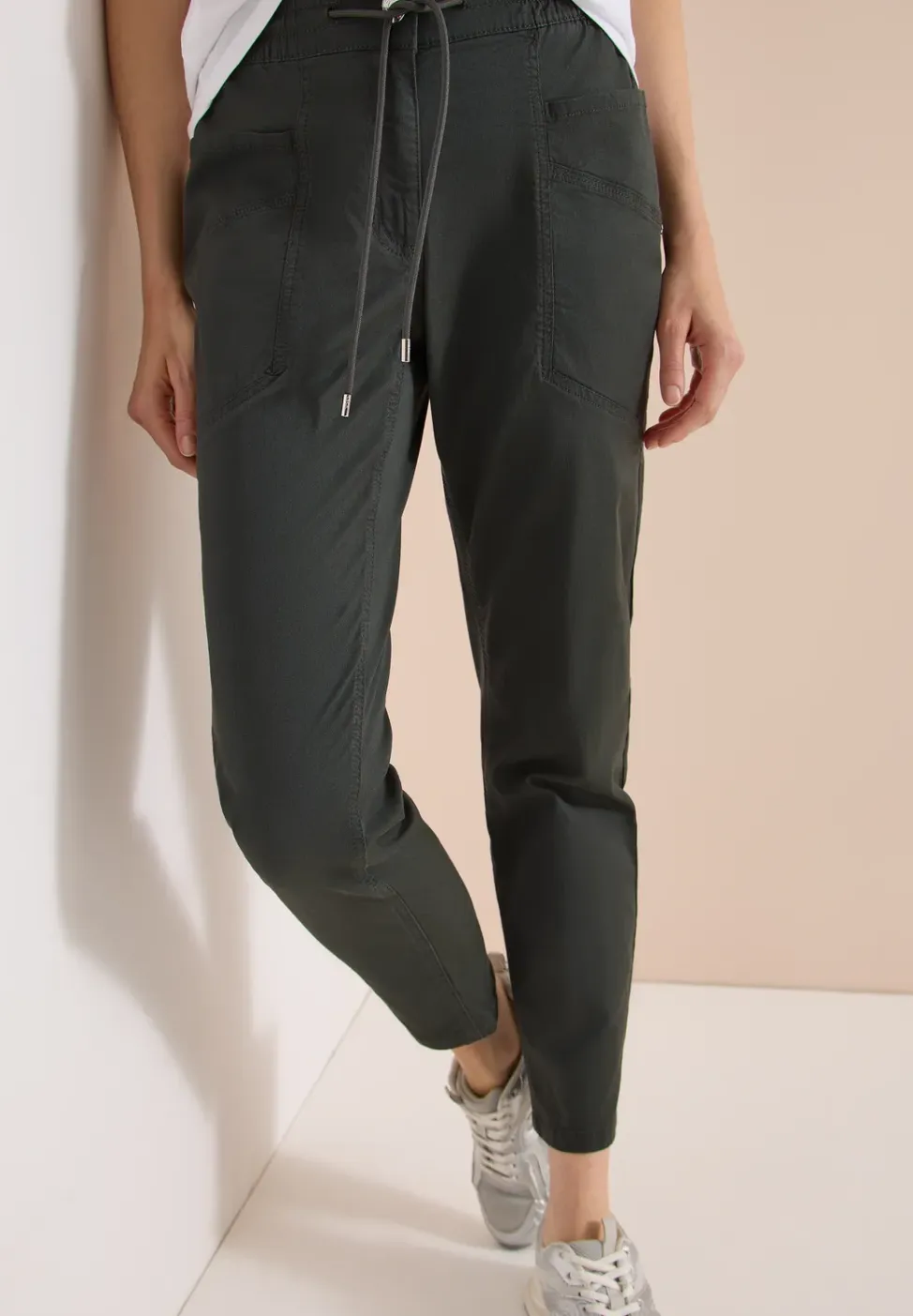 Mid Waist Slim Legs broek in een gewassen look