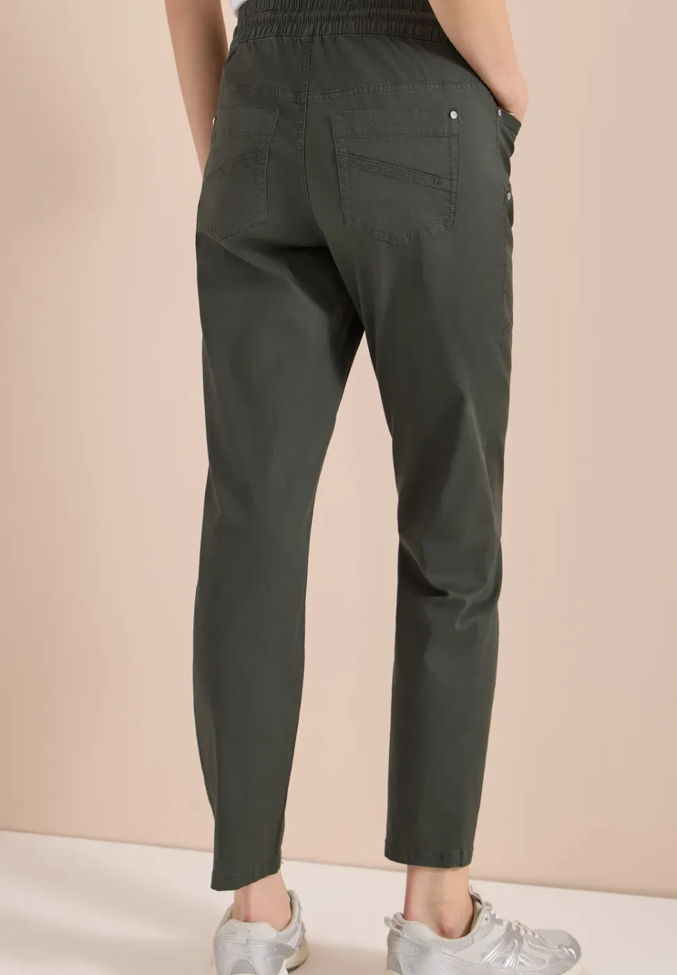 Mid Waist Slim Legs broek in een gewassen look