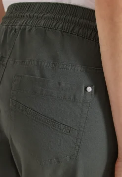 Mid Waist Slim Legs broek in een gewassen look