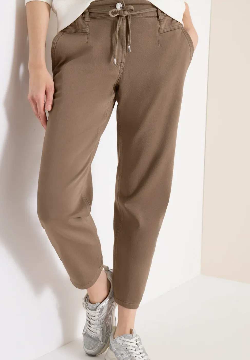 Mid Waist Slim Legs broek in Loose Fit