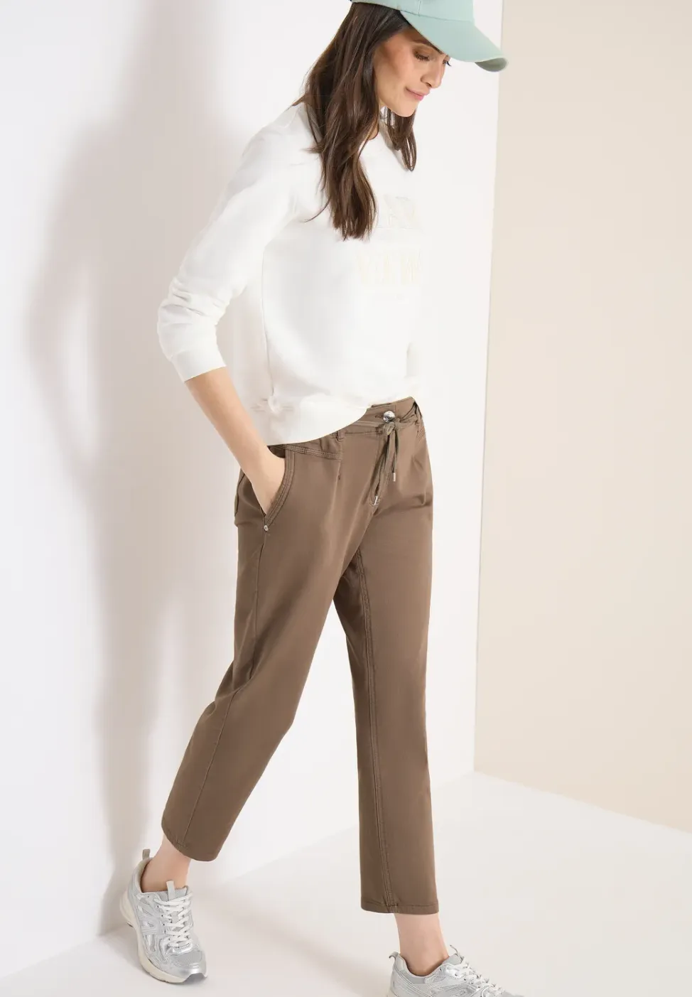 Mid Waist Slim Legs broek in Loose Fit