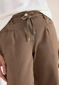 Mid Waist Slim Legs broek in Loose Fit