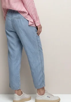 Mid Waist Slim Legs broek in een gewassen look