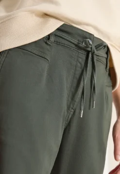 Mid Waist Slim Legs broek in Loose Fit