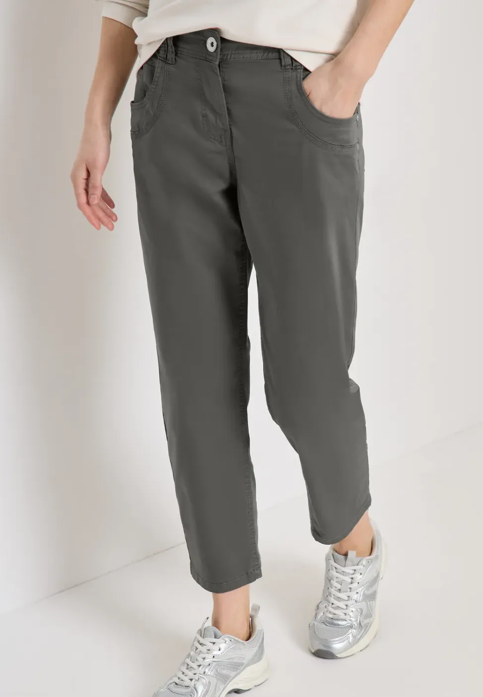 Mid Waist Slim Legs broek in casual fit