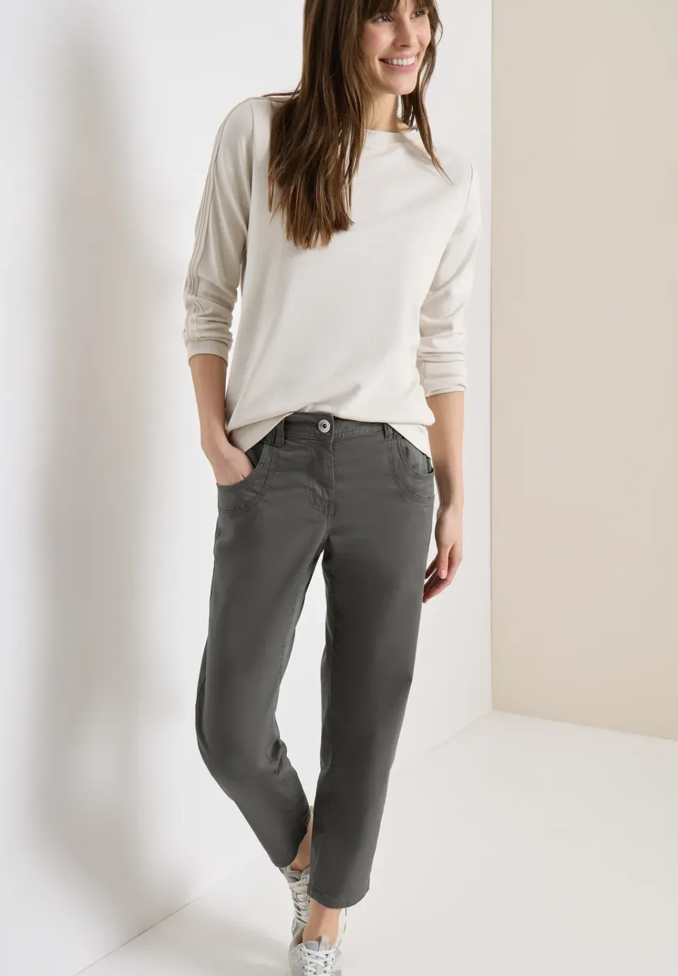 Mid Waist Slim Legs broek in casual fit