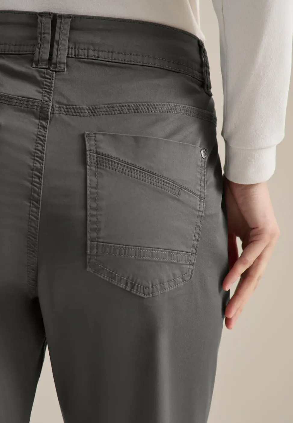 Mid Waist Slim Legs broek in casual fit
