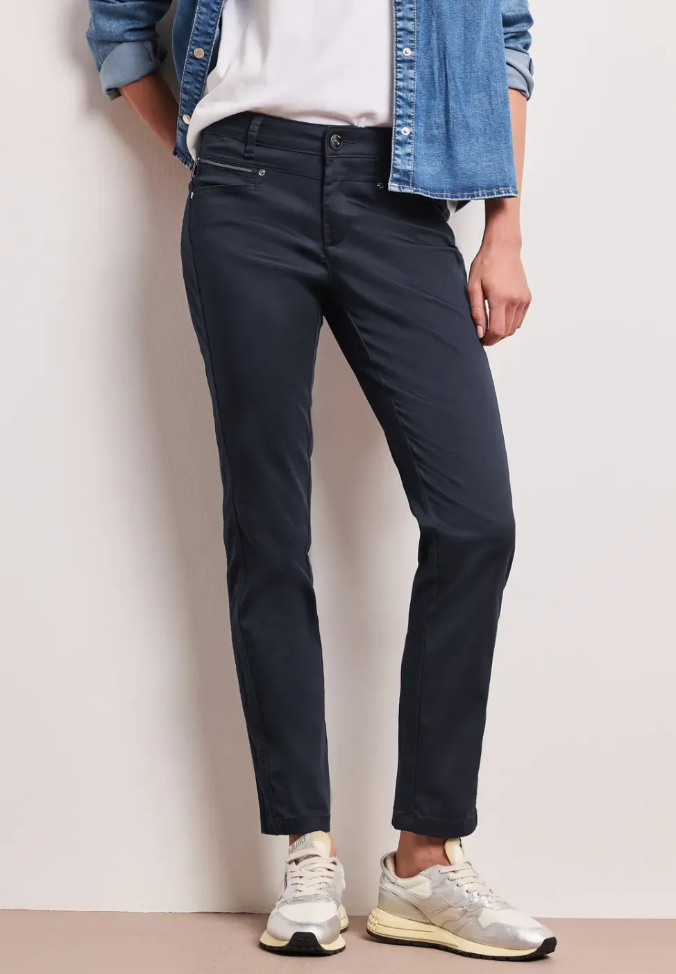 Mid Waist Slim Legs broek in satijnlook