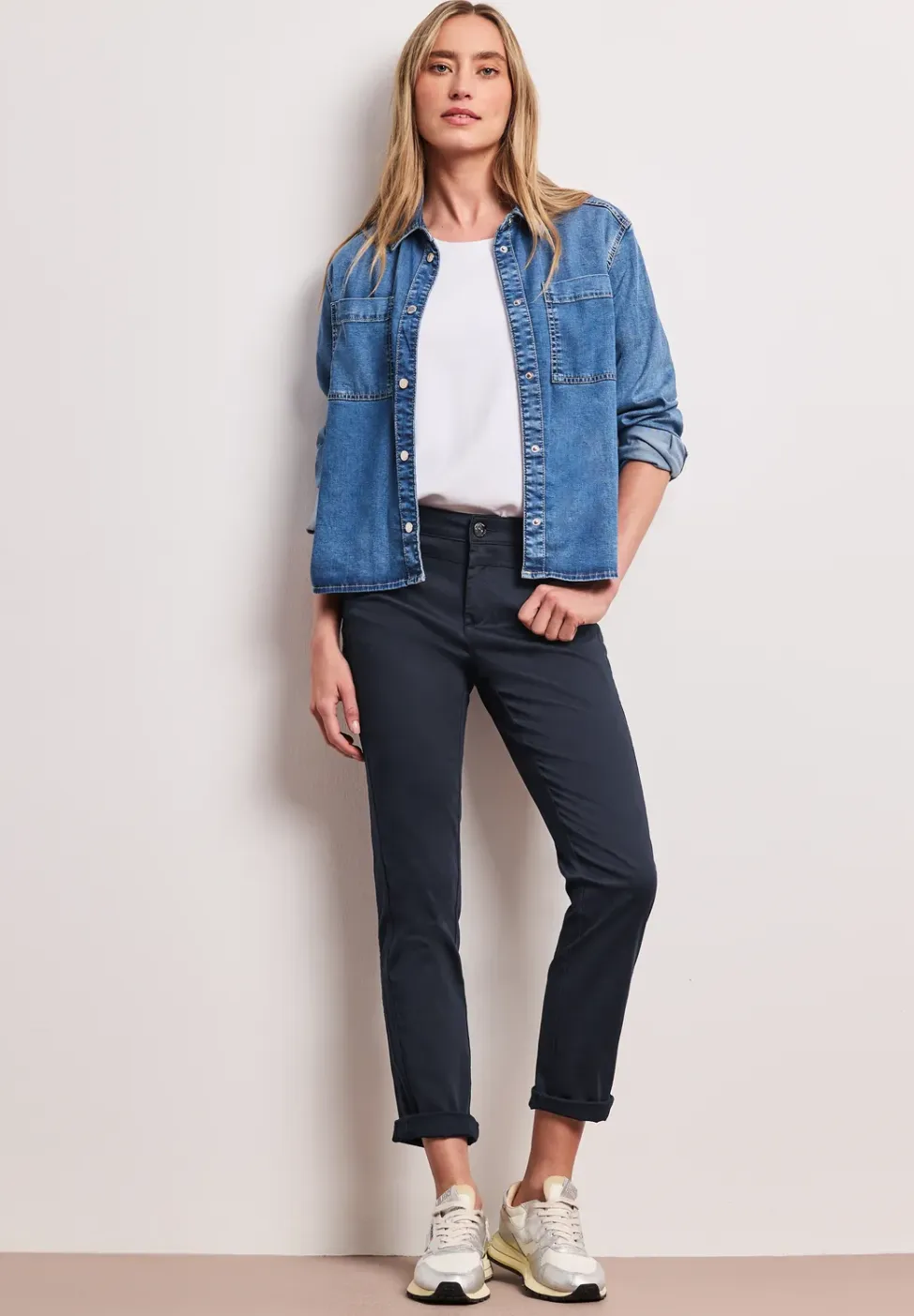 Mid Waist Slim Legs broek in satijnlook