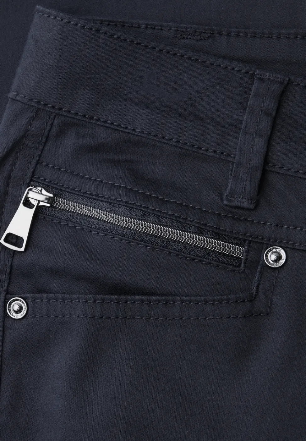 Mid Waist Slim Legs broek in satijnlook