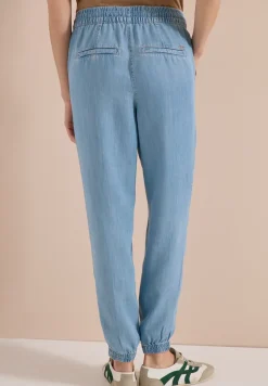 Mid Waist Slim Legs broek in een gewassen look