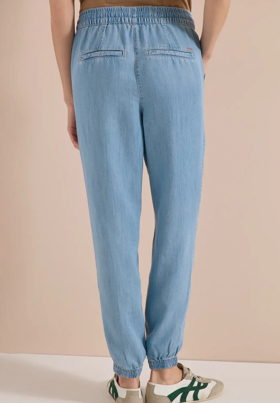 Mid Waist Slim Legs broek in een gewassen look