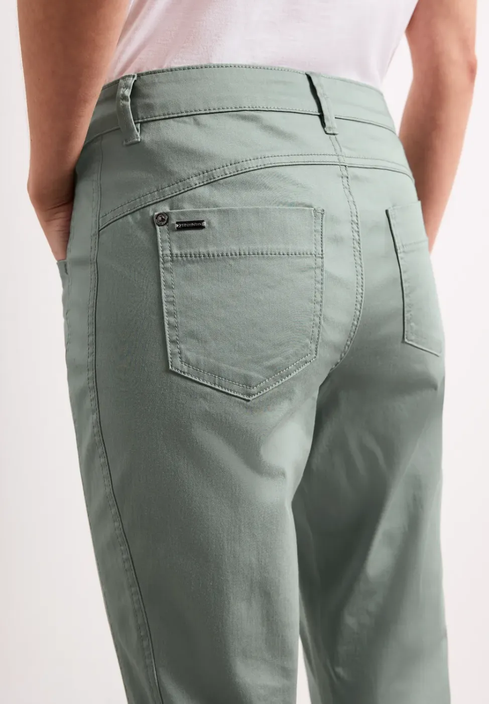 Mid Waist Slim Legs broek in satijnlook