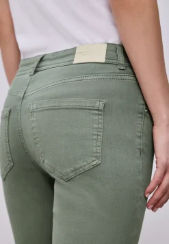 Mid Waist Slim Legs jeans in casual fit