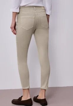 Mid Waist Slim Legs jeans in casual fit