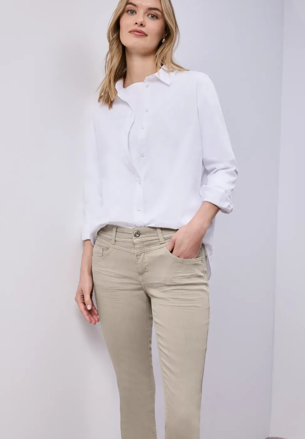 Mid Waist Slim Legs jeans in casual fit