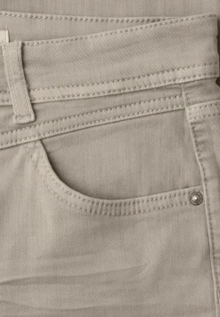 Mid Waist Slim Legs jeans in casual fit