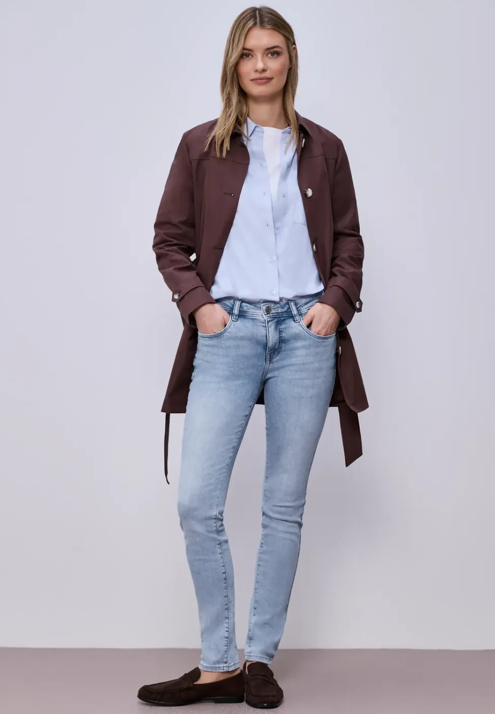 Mid Waist Slim Legs jeans in Slim Fit