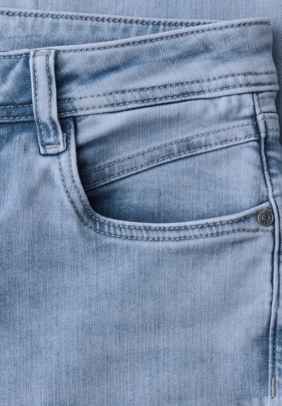 Mid Waist Slim Legs jeans in Slim Fit