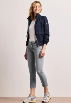Mid Waist Slim Legs jeans in Slim Fit