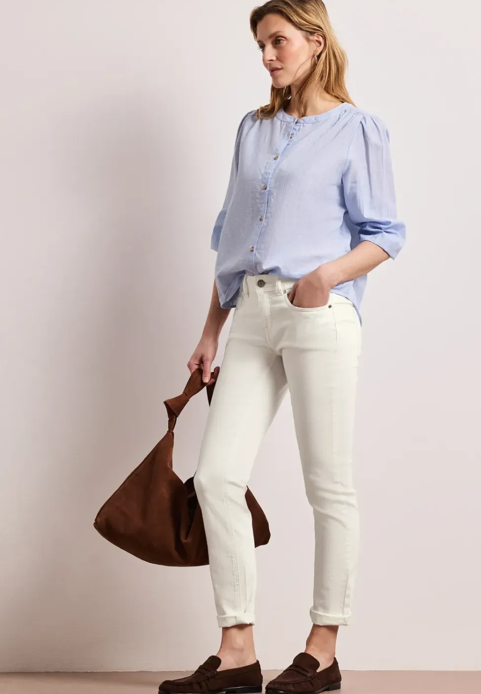 Mid Waist Slim Legs jeans in casual fit