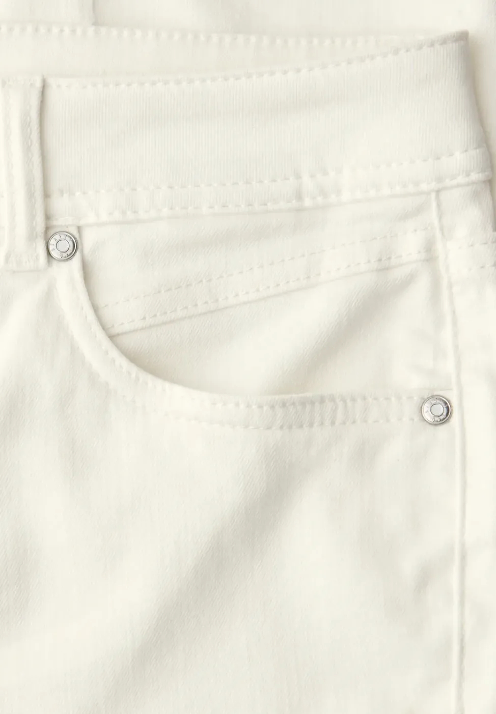 Mid Waist Slim Legs jeans in casual fit