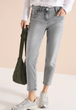 Mid Waist Slim Legs jeans in casual fit