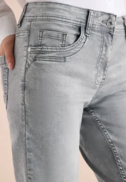 Mid Waist Slim Legs jeans in casual fit