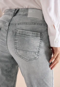 Mid Waist Slim Legs jeans in casual fit