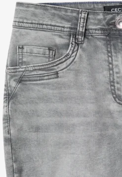 Mid Waist Slim Legs jeans in casual fit