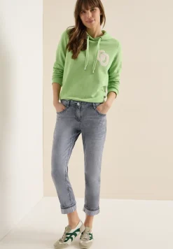 Mid Waist straight leg jeans in casual fit