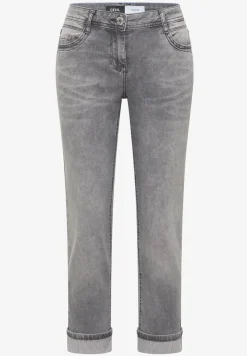 Mid Waist straight leg jeans in casual fit