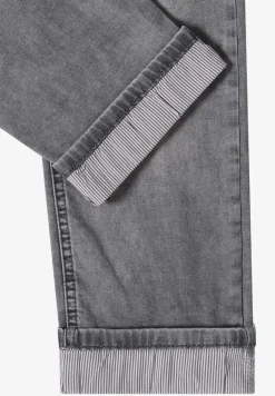 Mid Waist straight leg jeans in casual fit