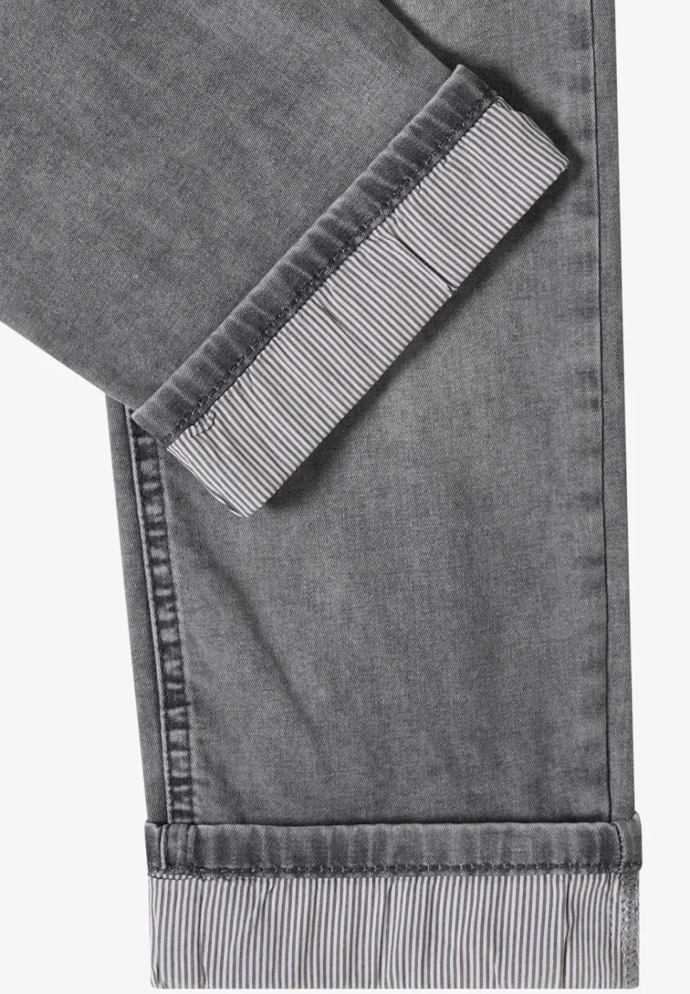 Mid Waist straight leg jeans in casual fit