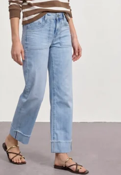 Mid Waist straight leg jeans in casual fit