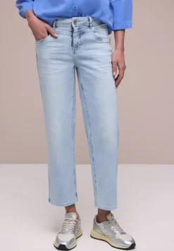 Mid Waist straight leg jeans in casual fit