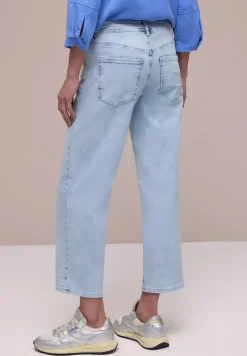 Mid Waist straight leg jeans in casual fit