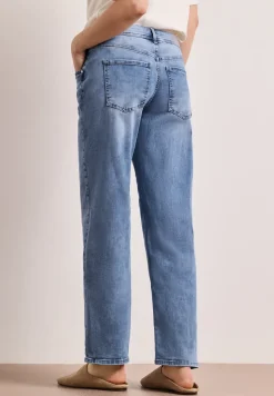 Mid Waist straight leg jeans in casual fit