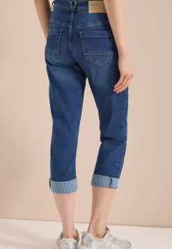 Mid Waist straight leg jeans in casual fit