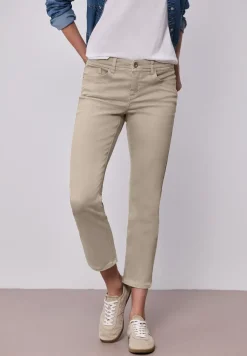 Mid Waist straight leg jeans in Slim Fit