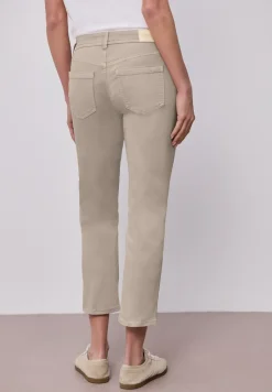 Mid Waist straight leg jeans in Slim Fit